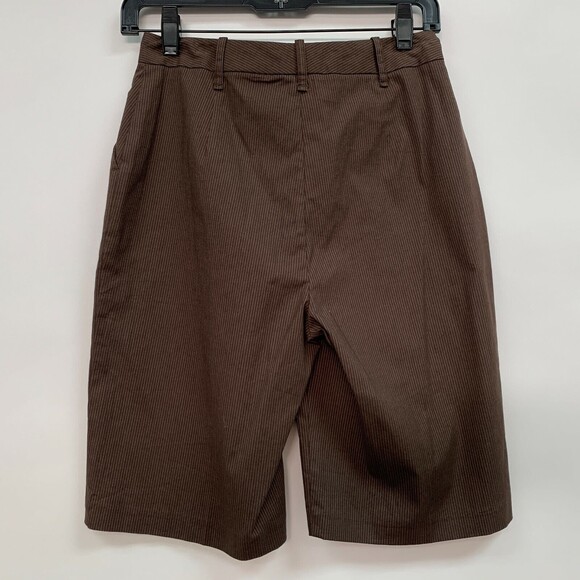 Studio M Women's Shorts Size 8 Brown Pin Striped NWOT - Picture 2 of 4